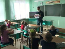 Спасатели рассказали детям про опасные ситуации и показали мультфильмы