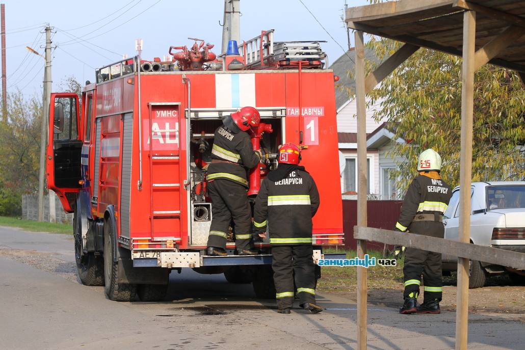 В Ганцевичах в многоквартирном доме, где идёт ремонт крыши, было задымление / 27 октября 2020 года