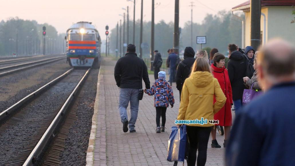 Как защищаются от коронавируса на вокзалах и в общественном транспорте в Ганцевичах