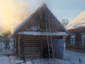 В Локтышах пожарные спасали имущество ганцевчанки, пока её не было дома