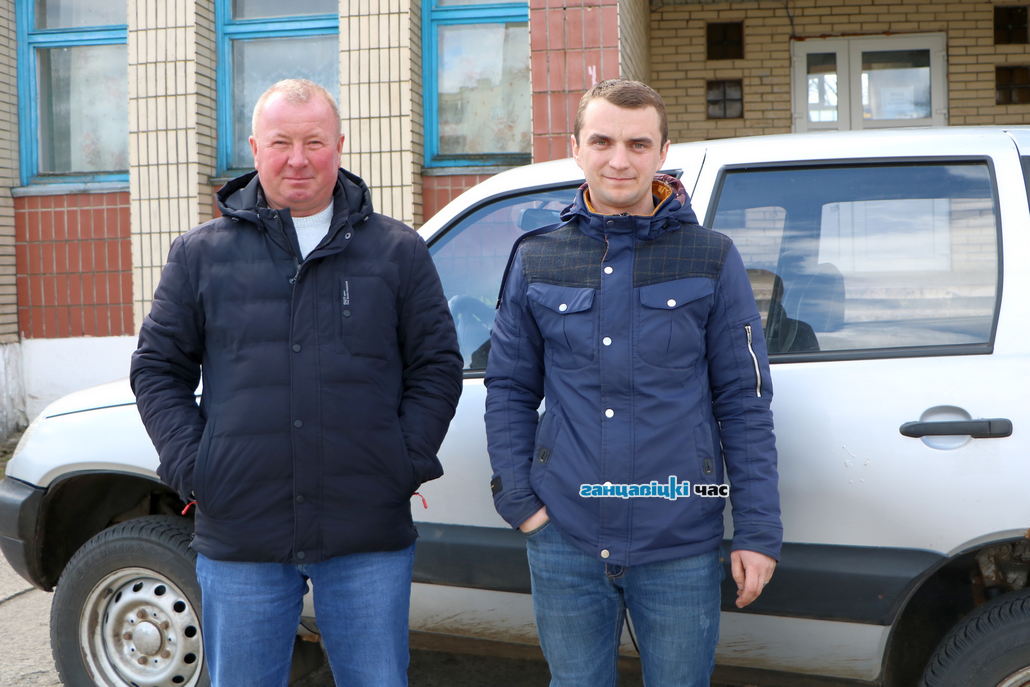 Денис Тебенев (справа) родом из Ивановского района. Прибыл на работу по целевому направлению