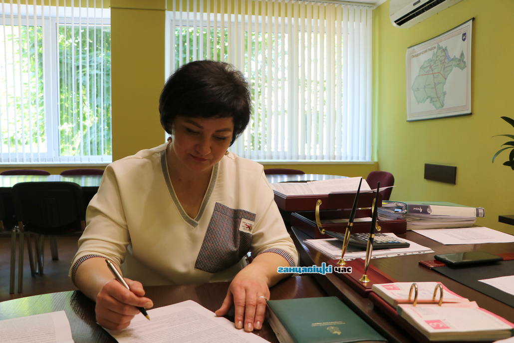 Датой официального назначения считается 17 мая, но управлением райпо Вероника Николаевна занималась с 26 марта, так как прежний руководитель Алексей Голяк был в отпуске.