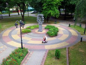 Каким был городской сквер в Ганцевичах десятилетия тому