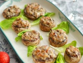 Вкусный рецепт: Шампиньоны с сыром и беконом