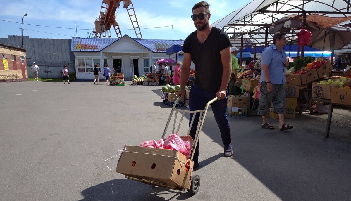 В период закаток на рынке в Ганцевичах затариваются серьёзно. 19 августа 2022