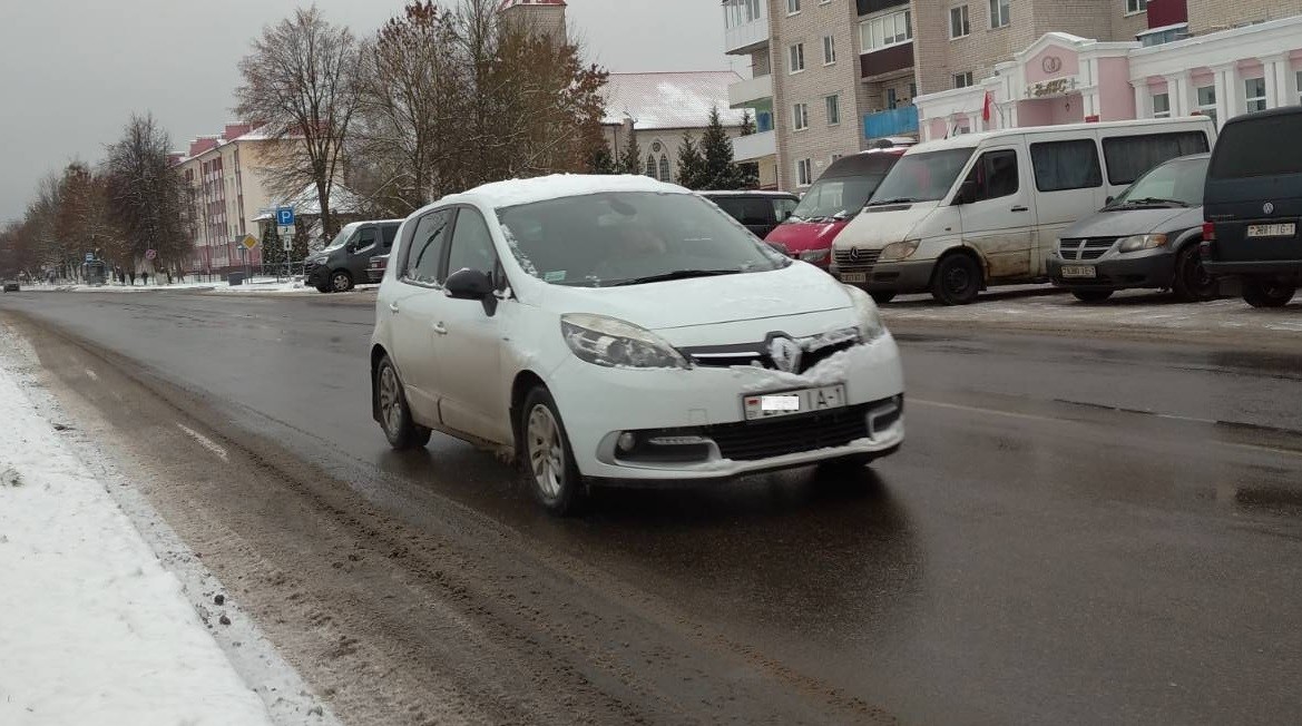 Продажи падают именно у официальных дилеров