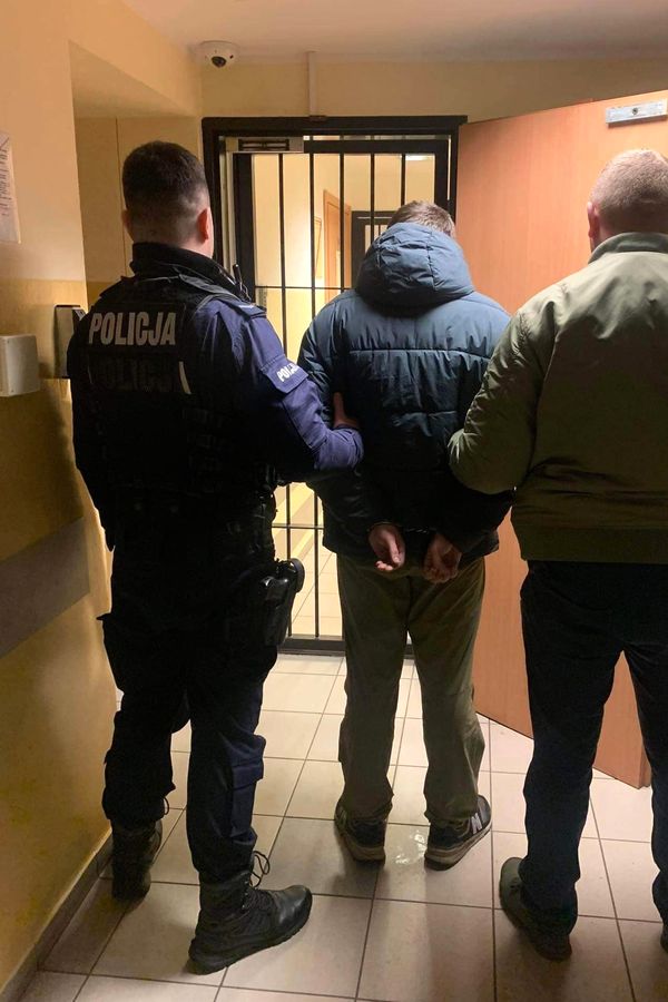 Молодых людей подозревают в сбыте наркотических средств