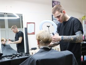 Юрист переучился на барбера и работает на себя
