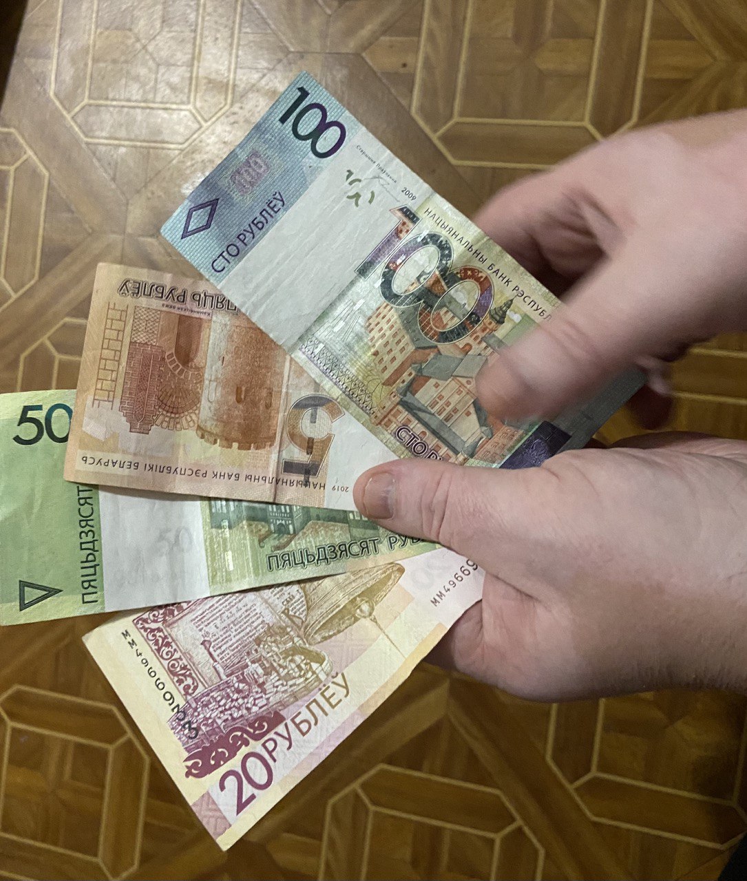 Рабочим предприятия в Бресте задолжали зарплату более чем на 158 тысяч рублей
