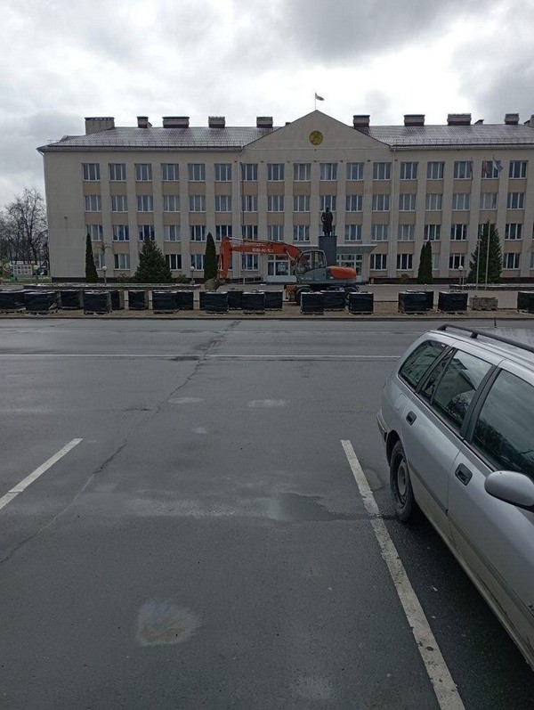 демонтируют плитку