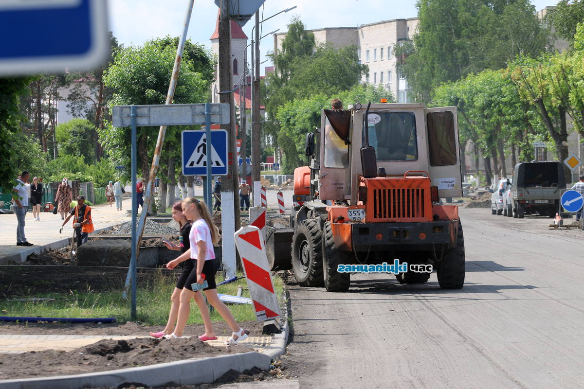 Большой ремонт в Ганцевичах: как меняется главная улица к областным "Дожинкам-2023" / фото: Сергей Багров