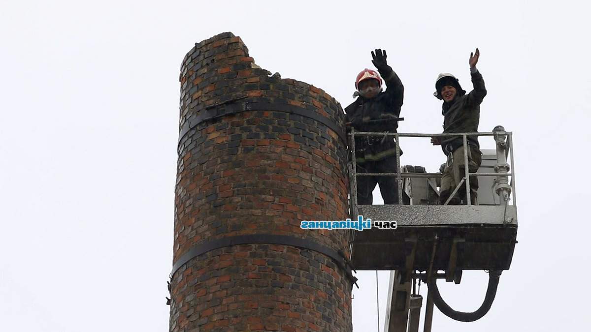 Труба дело! В Ганцевичах сносят аварийную трубу старой котельной