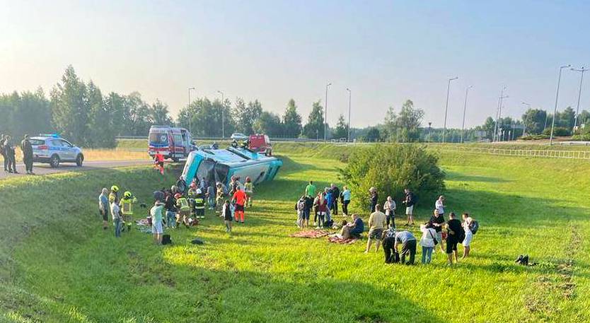 автобус в кювете