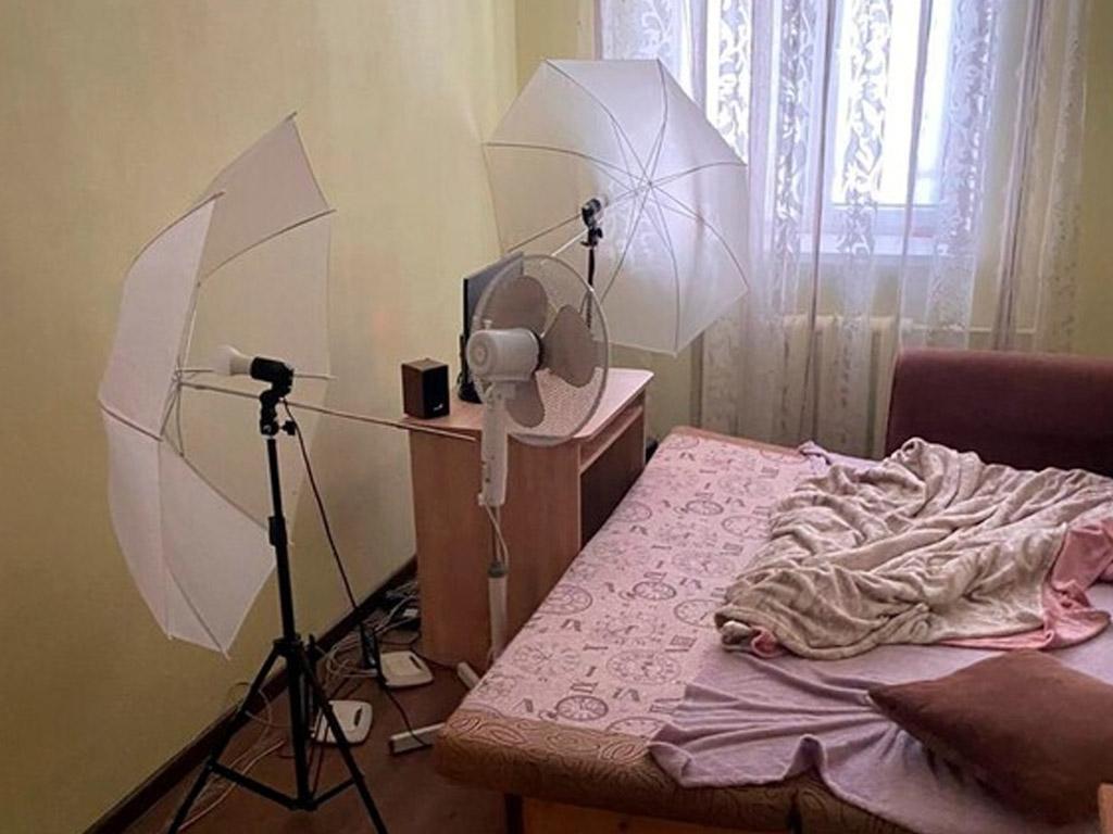 Порностудия