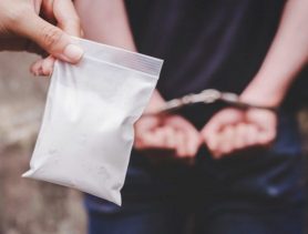 В Барановичах подросток попал под уголовку за расфасовку “муки, соли и сахара”