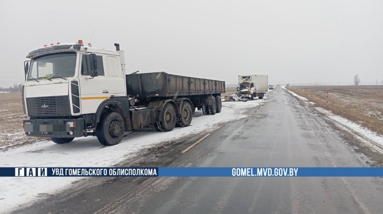 врезался в грузовик