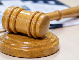 Водителя обязали заплатить 7500 рублей за грузовик