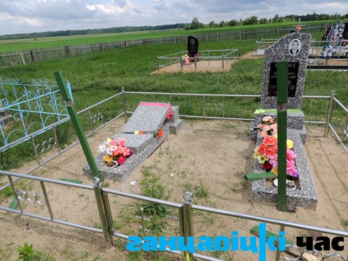 На могілках у Будчы такіх разбураных помнікаў некалькі дзясяткаў