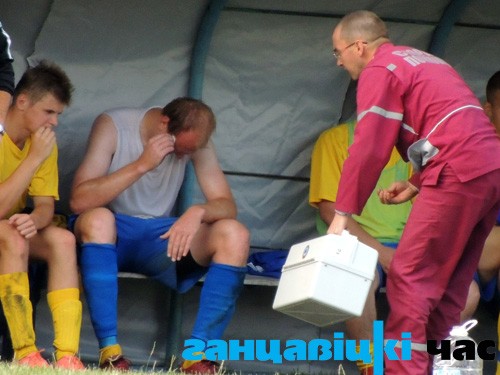Выдаленаму абаронцу ФК «Ганцавічы» пасля «кулачнага бою» спатрэбілася медыцынская дапамога