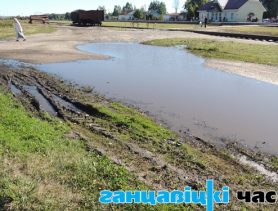 Водаправодная вада папаўняе канаву