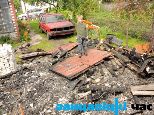Разрад шаравой маланкі спаліў гараж і пашкодзіў аўтамабіль ганцаўчаніна Міхаіла Скарыны