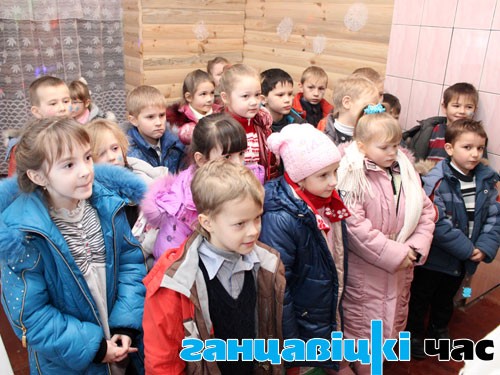 Перад сур’ёзным Дзедам Марозам дзеці нават сцішыліся