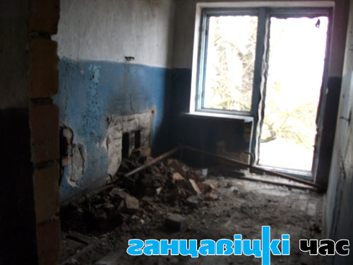 Четырехквартирный дом 80-ых годов постройки стал ненужным после того, как были построены новые «президентские» домики