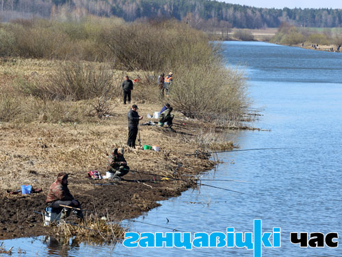 Река Лань богата рыбой и рыбаками