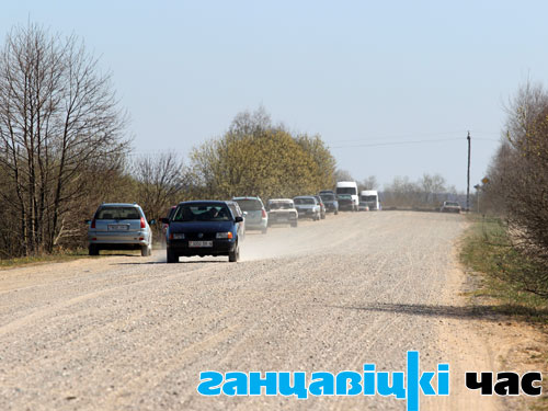 В выходные дни на участке дороги между Начью и Локтышами стояло более сотни машин
