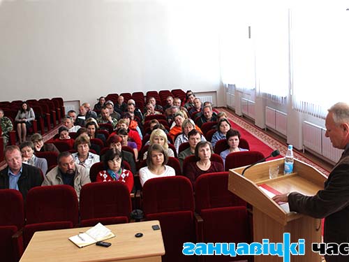 Коллективную жалобу, которую работники ПМК-7 отправили в Администрацию Президента, председатель Комитета по архитектуре и строительству Брестского облисполкома Владимир Владимирович Парашко на общем собрании зачитал полностью