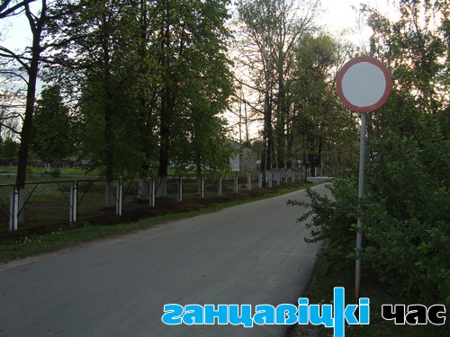 Знак по улице Калиновского изготовлен из крышки выварки или ведра