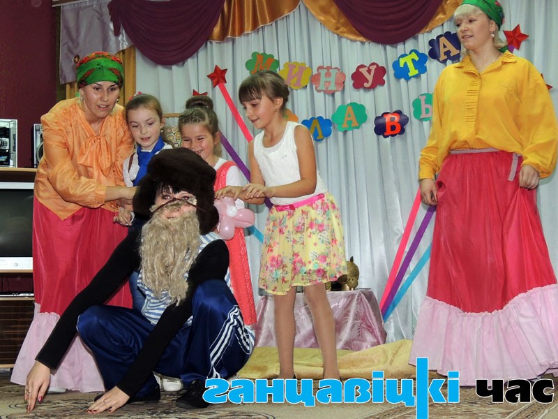 Исполнение сценки «Бабушка»