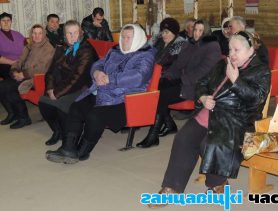 Барчакі на сходзе ўладу засыпалі пытаннямі, а раздзялаўцы – праігнаравалі