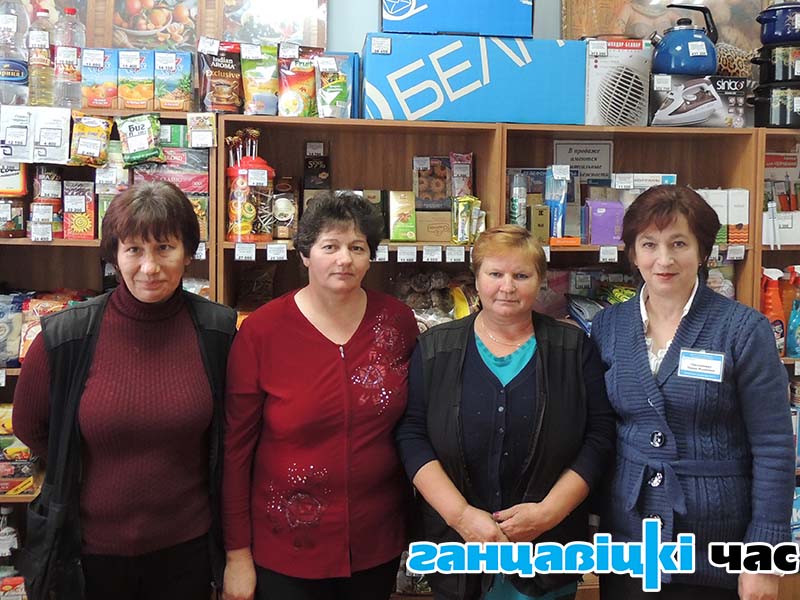 Дружный коллектив Мальковичского почтового отделения (слева направо): Ирина Клишевская,          Елена Колдаева, Елена Лелес, Мария Омельянович.