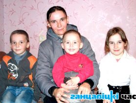 У Хатынічах сям’ю з малалетнімі дзецьмі  прымушаюць перасяляцца?