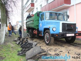Перед приездом губернатора дождь не помеха  ремонту дорог