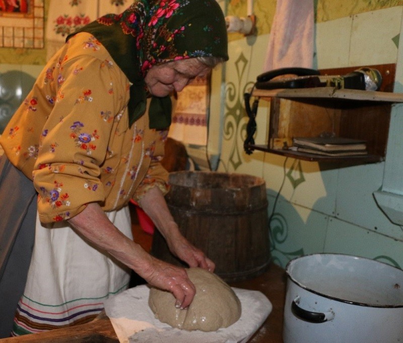 хлеб рыхтуецца у печ