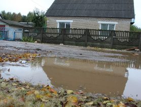 В дождливую погоду дом “уходит под воду”