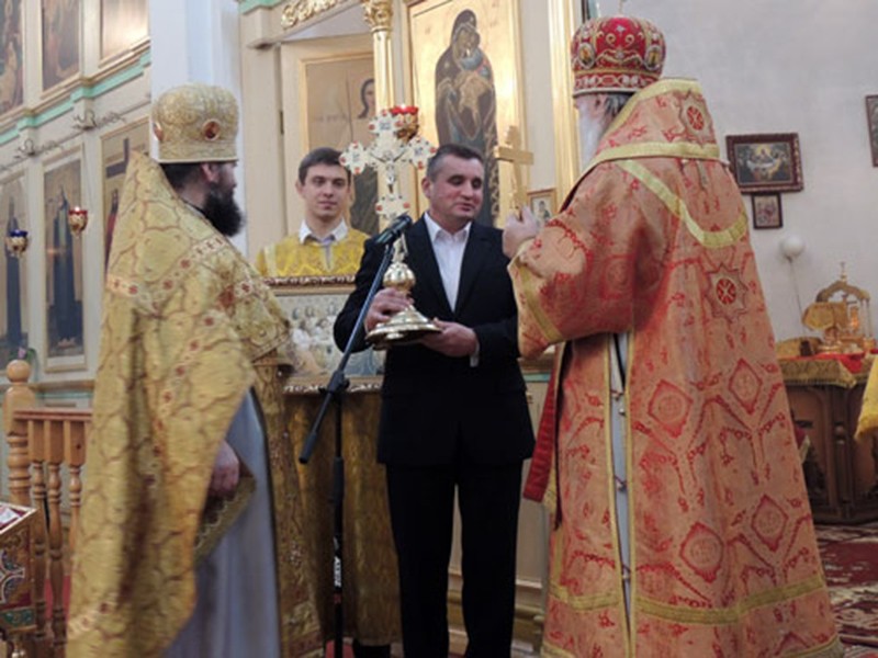 9 февраля 2013 года глава района Александр Солоневич вручил архиепископу Стефану напрестольный крест