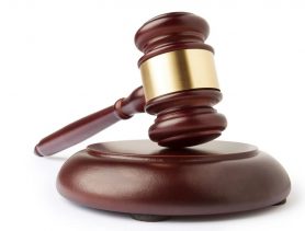 Суд постановил: недостачу выплатить частично