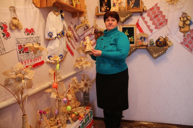 У Валянціны Васільеўны шмат саламяных рэчаў, выстаўленых на агляд у Доме народнай творчасці