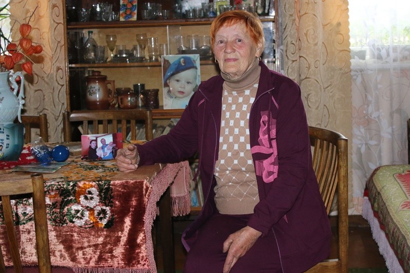 У Ірыны Высоцкай ёсць і ўнукі, і нават праўнукі, аднак ў госці наведваюцца да яе нячаста, бо жывуць далёка