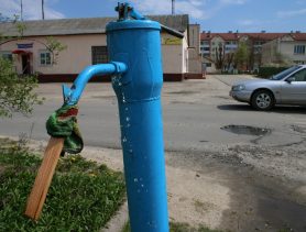 Сломалась колонка: коммунхоз оперативно установил «заглушку»