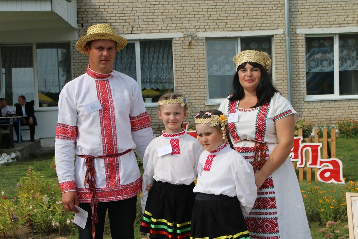 Спаборніцтвы паміж маладымі сем'ямі – вясковымі жыхарамі – прайшлі сёлета ў аг. Кукава падчас святкавання раённых Дажынак. 