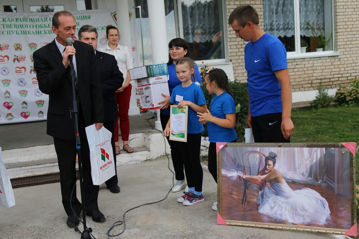 Спаборніцтвы паміж маладымі сем'ямі – вясковымі жыхарамі – прайшлі сёлета ў аг. Кукава падчас святкавання раённых Дажынак. 