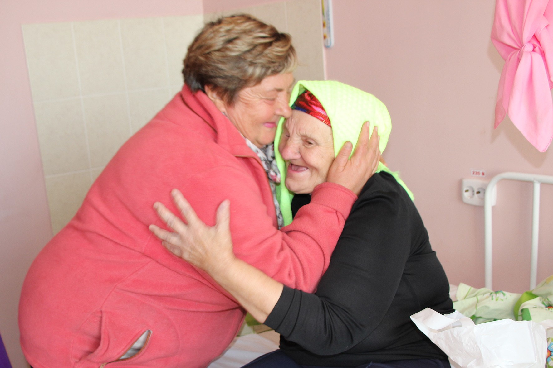 Усе пацыенты Дзяніскавіцкай бальніцы сястрынскага догляду радаваліся прыезду гасцей.