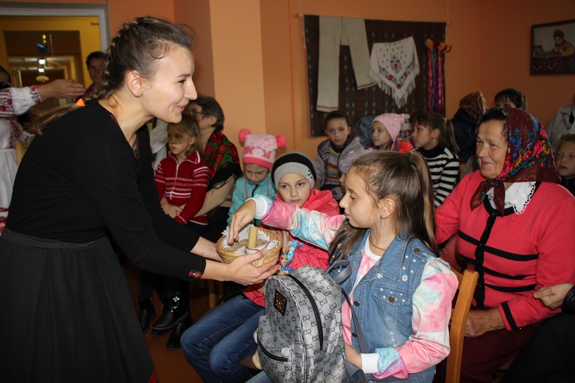 На восеньскім кірмашы ў раённым Доме рамёстваў была насычаная праграма.