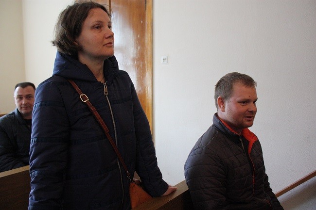 Полина и Андрей Шарендо в суде в Бресте 6 марта 2017