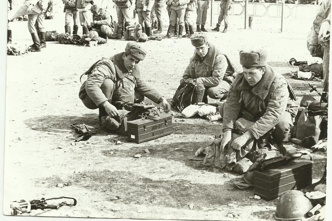 Проверка боеприпасов перед операцией.