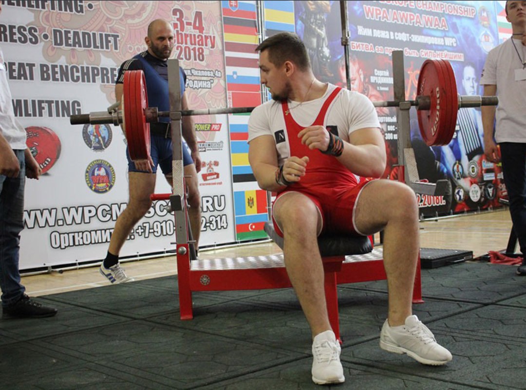 Владислав Сергейчик стал абсолютным чемпионом Европы в своем весе, подняв штангу 200 кг.             